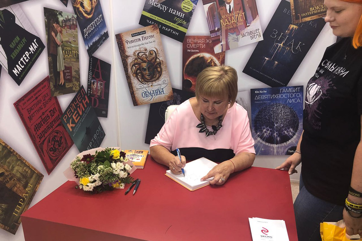 Известная писательница из Владимира Татьяна Полякова – мастер авантюрного детектива. Она входит в пятерку самых издаваемых авторов России. За ее плечами 93 книги. Подробности своей жизни Татьяна Викторовна раскрыла в эксклюзивном интервью нашему изданию