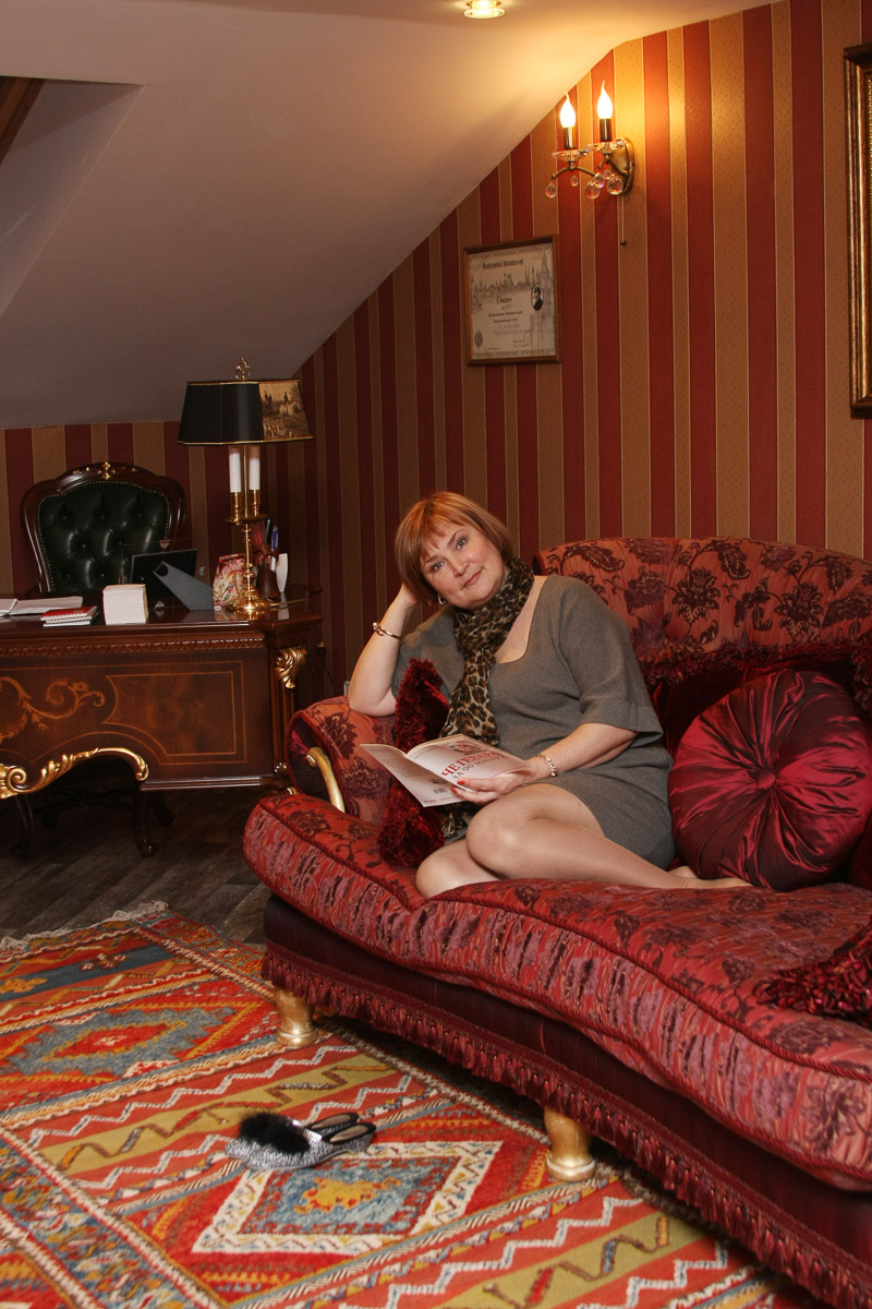 Известная писательница из Владимира Татьяна Полякова – мастер авантюрного детектива. Она входит в пятерку самых издаваемых авторов России. За ее плечами 93 книги. Подробности своей жизни Татьяна Викторовна раскрыла в эксклюзивном интервью нашему изданию