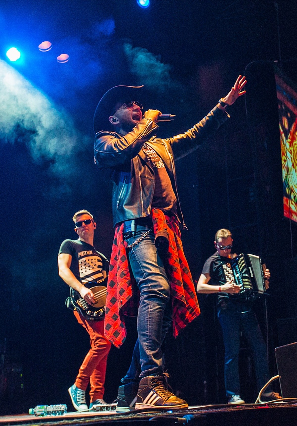 В этом году группе “Рекорд Оркестр” исполняется 10 лет со дня основания. Мы встретились с гитаристом команды Алексеем Барышевым и вокалистом Тимофеем Копыловым, дабы они лично обозначили основные вехи своего музыкального путешествия