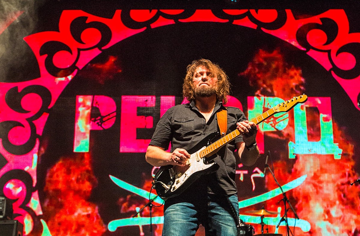 В этом году группе “Рекорд Оркестр” исполняется 10 лет со дня основания. Мы встретились с гитаристом команды Алексеем Барышевым и вокалистом Тимофеем Копыловым, дабы они лично обозначили основные вехи своего музыкального путешествия