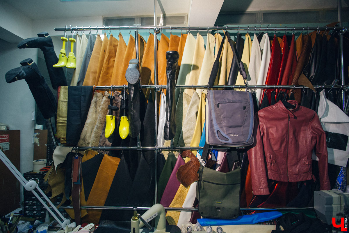 Андрей Петухов - мастер по пошиву и ремонту обуви, который в свои 31 год уже успел поработать на Рублевке. Будучи технологом, он изготавливал обувь для звезд, а теперь планирует открыть ремесленное училище во Владимире