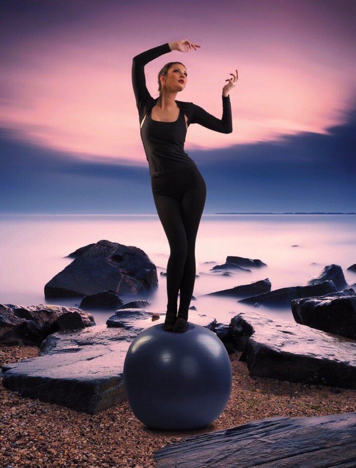 Жаркий конкурс “Ключ на спорт” продолжается. Знакомьтесь с Юлией Кулешовой - третьей претенденткой на статус самой рельефной “Девушки апреля”