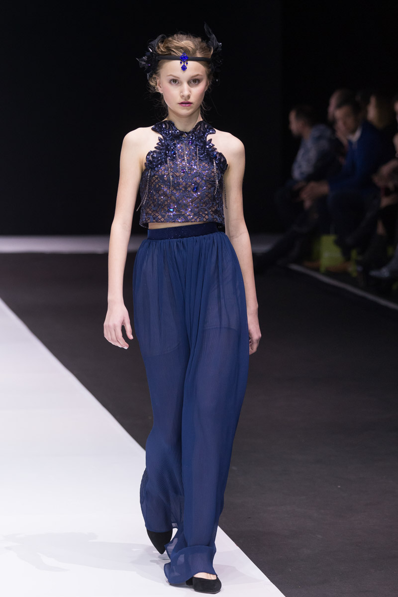 Сразу 16 владимирских и ковровских моделей участвовали в показе на 25 Юбилейной Moscow Fashion Week. Все подробности нам рассказала Жанна Згребнова, директор модельного агентства “Жанна”