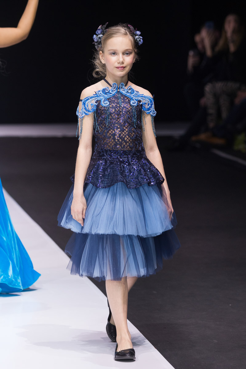 Сразу 16 владимирских и ковровских моделей участвовали в показе на 25 Юбилейной Moscow Fashion Week. Все подробности нам рассказала Жанна Згребнова, директор модельного агентства “Жанна”