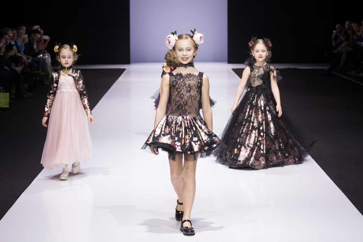 Сразу 16 владимирских и ковровских моделей участвовали в показе на 25 Юбилейной Moscow Fashion Week. Все подробности нам рассказала Жанна Згребнова, директор модельного агентства “Жанна”