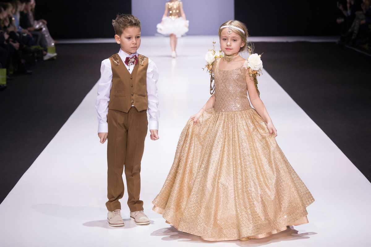 Сразу 16 владимирских и ковровских моделей участвовали в показе на 25 Юбилейной Moscow Fashion Week. Все подробности нам рассказала Жанна Згребнова, директор модельного агентства “Жанна”