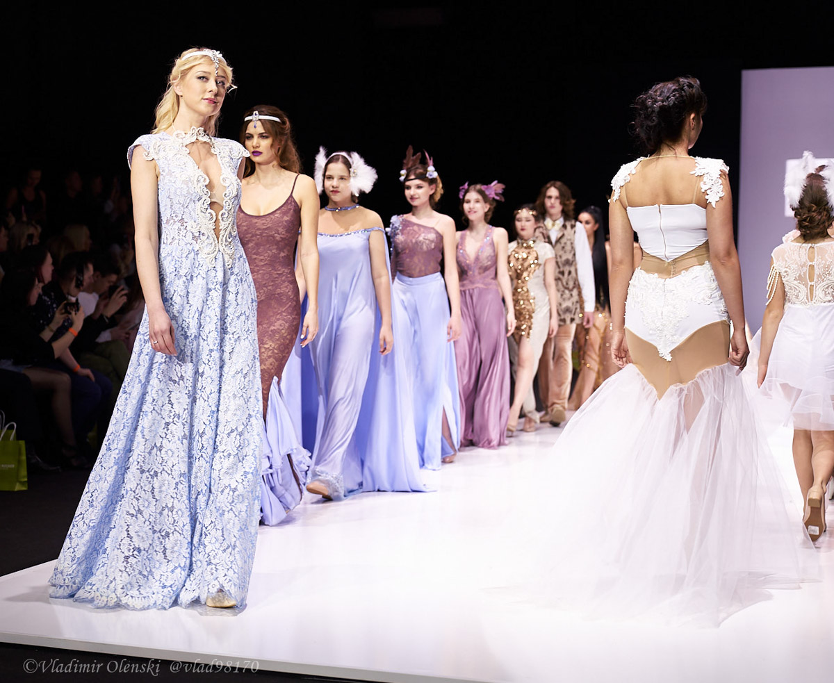 Сразу 16 владимирских и ковровских моделей участвовали в показе на 25 Юбилейной Moscow Fashion Week. Все подробности нам рассказала Жанна Згребнова, директор модельного агентства “Жанна”