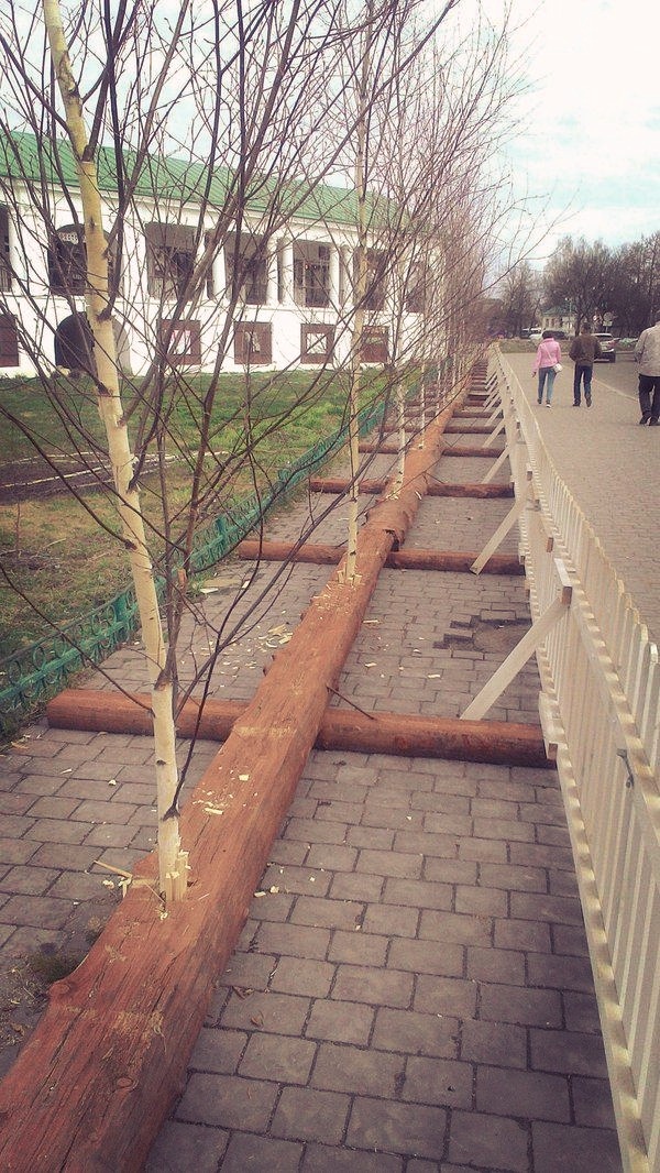 Известный блогер-урбанист Илья Варламов разместил в своем блоге фотографию Суздаля, которую тут же высмеяли подписчики
