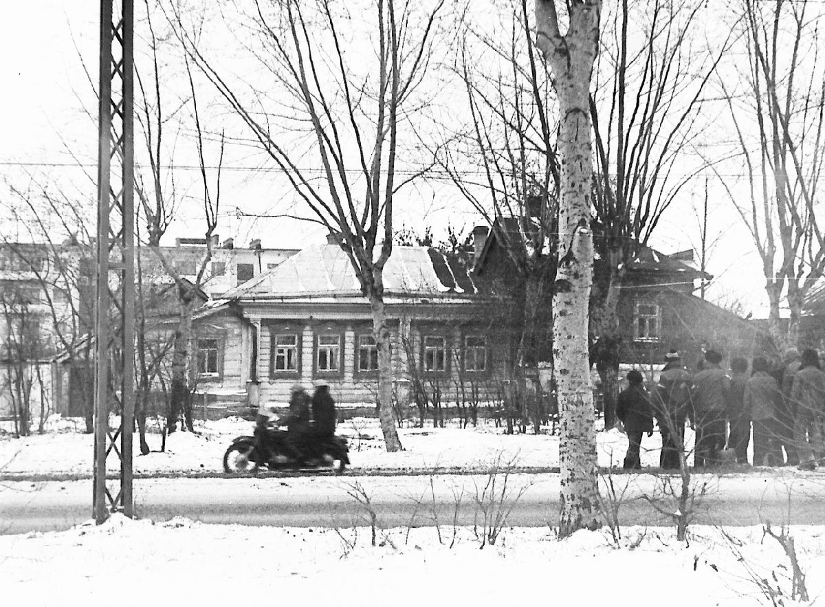 Напротив остановки “Улица Пугачева”. 1970-е годы