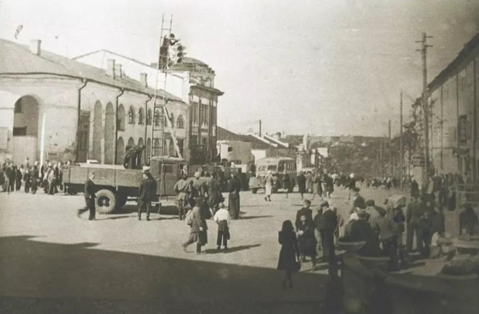 Установка первого светофора во Владимире