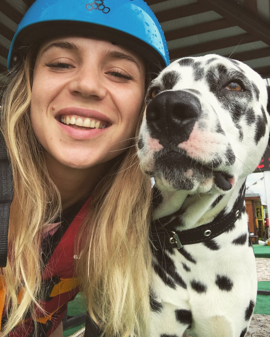 Жительница Коврова Юлия Соловьева далеко не бездельница, у нее своя швейная мастерская, в общем, на жизнь хватает. А вот на мечту о настоящем «Лексусе» - нет. Но пока остальные просто мечтают, эта девушка уже действует, собирая деньги на дорогую машину в соцсетях.