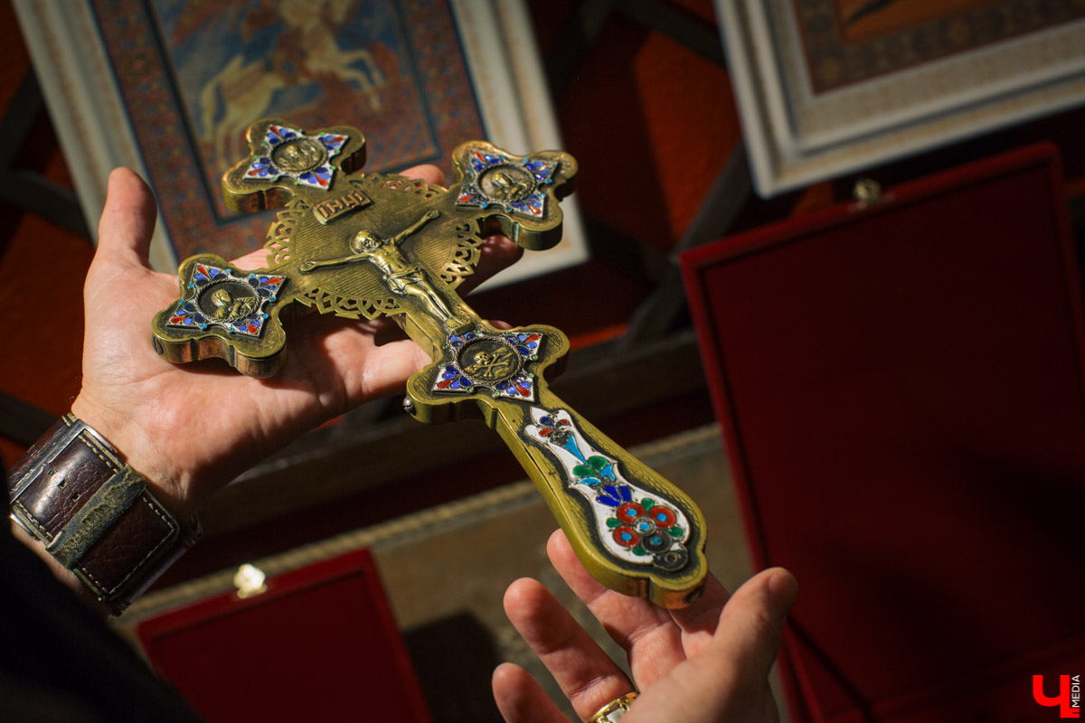 Владимирец Андрей Перескоков создаст совместную коллекцию одежды премиум-класса совместно с известным дизайнером Янжем Недвецким, который работает с Леди Гагой, Джонни Деппом, Моникой Белуччи, Тимати и Филиппом Киркоровым