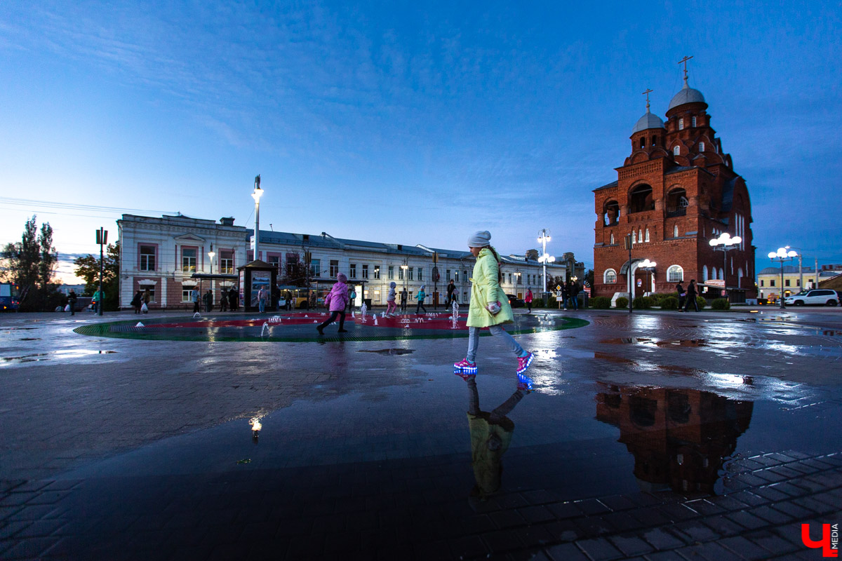 Театральная площадь во Владимире
