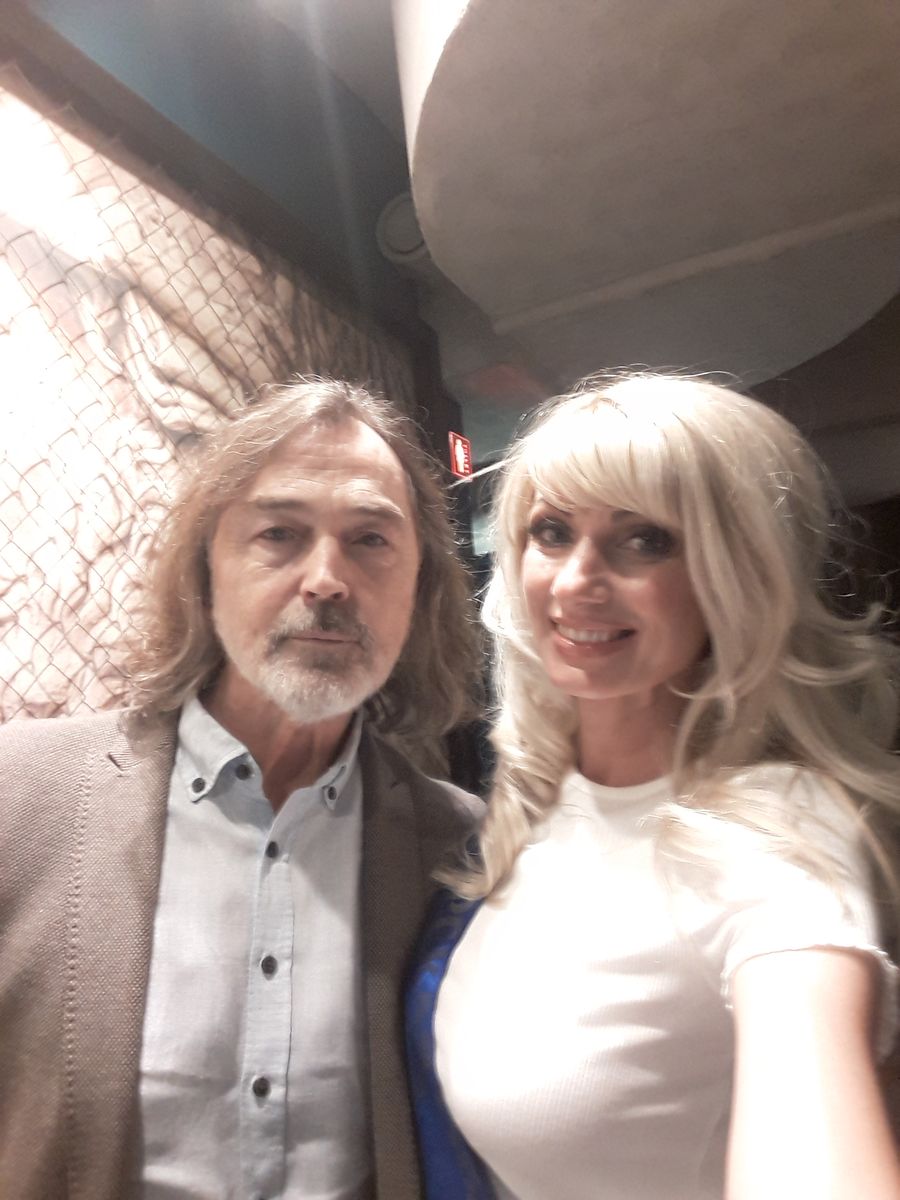 Художник Никас Сафронов и 3 вице-миссис конкурса красоты «Хрустальная корона России-2019»