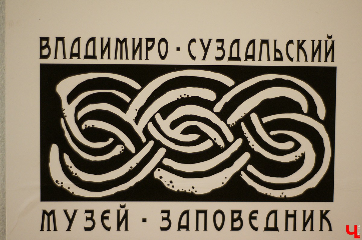 Владимирские студенты представили эскизы для будущего логотипа ВСМЗ. Сейчас их работы можно увидеть на первом этаже в “Палатах”. Лучшую выберут через социальные сети