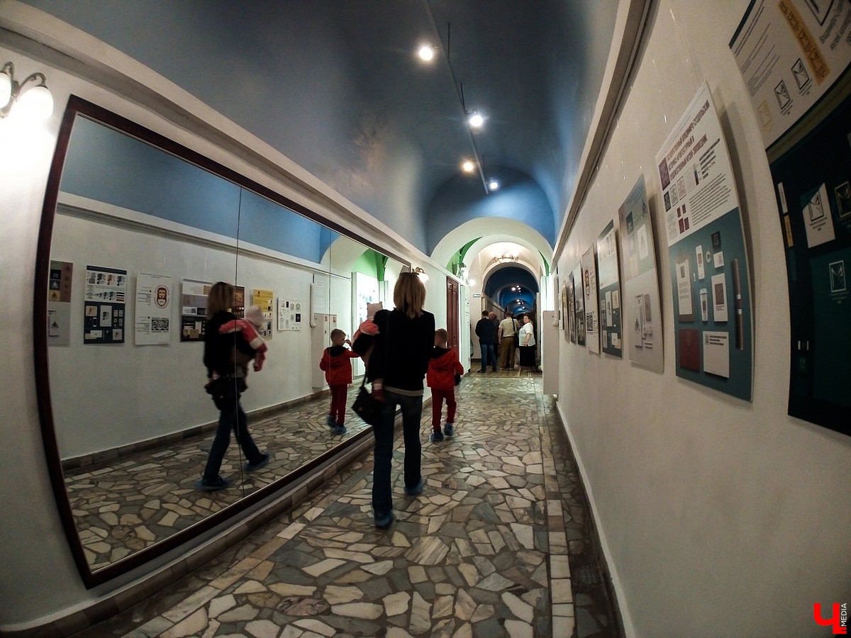 Владимирские студенты представили эскизы для будущего логотипа ВСМЗ. Сейчас их работы можно увидеть на первом этаже в “Палатах”. Лучшую выберут через социальные сети