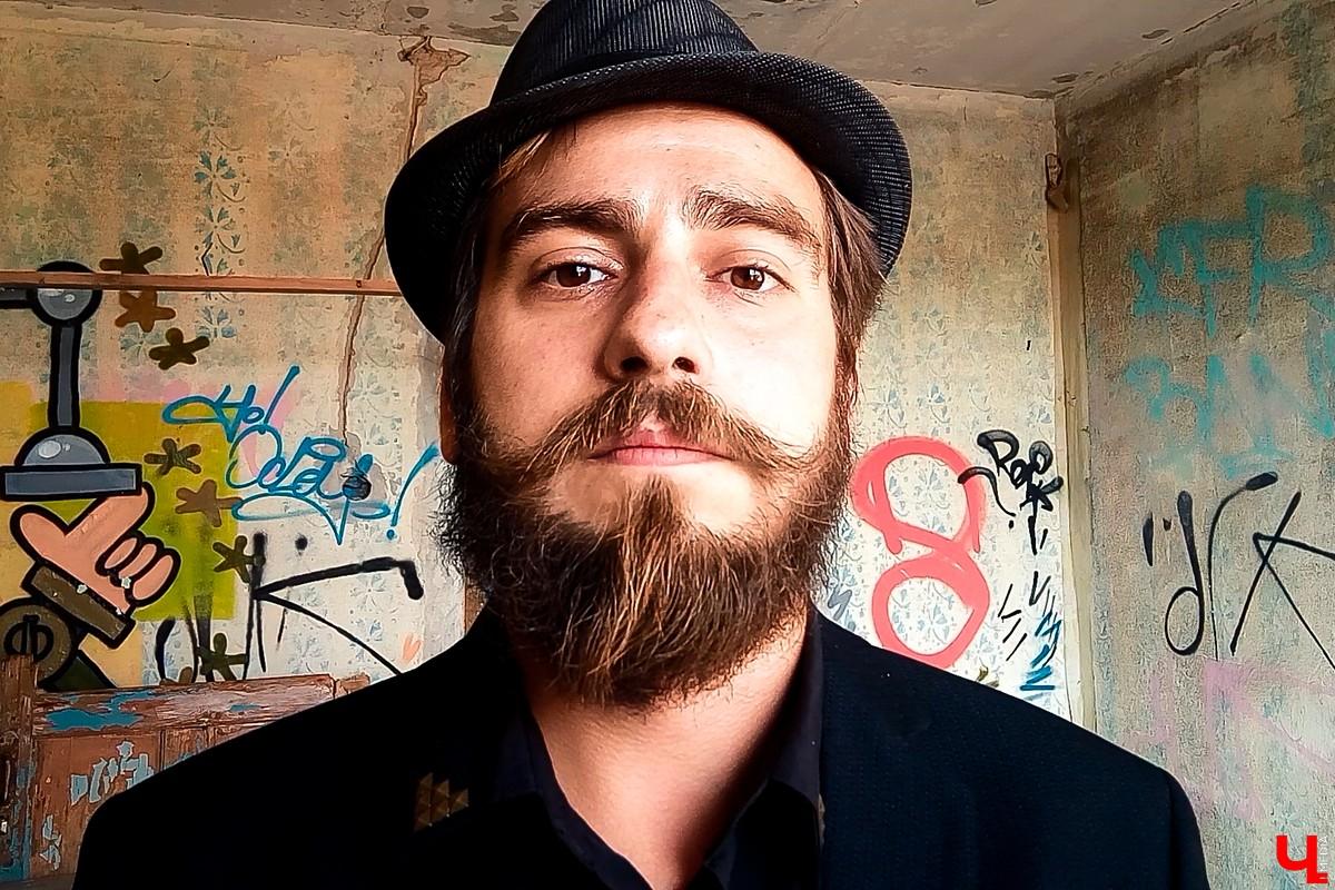 Как ухаживать за усами, рассказывают владимирские усачи