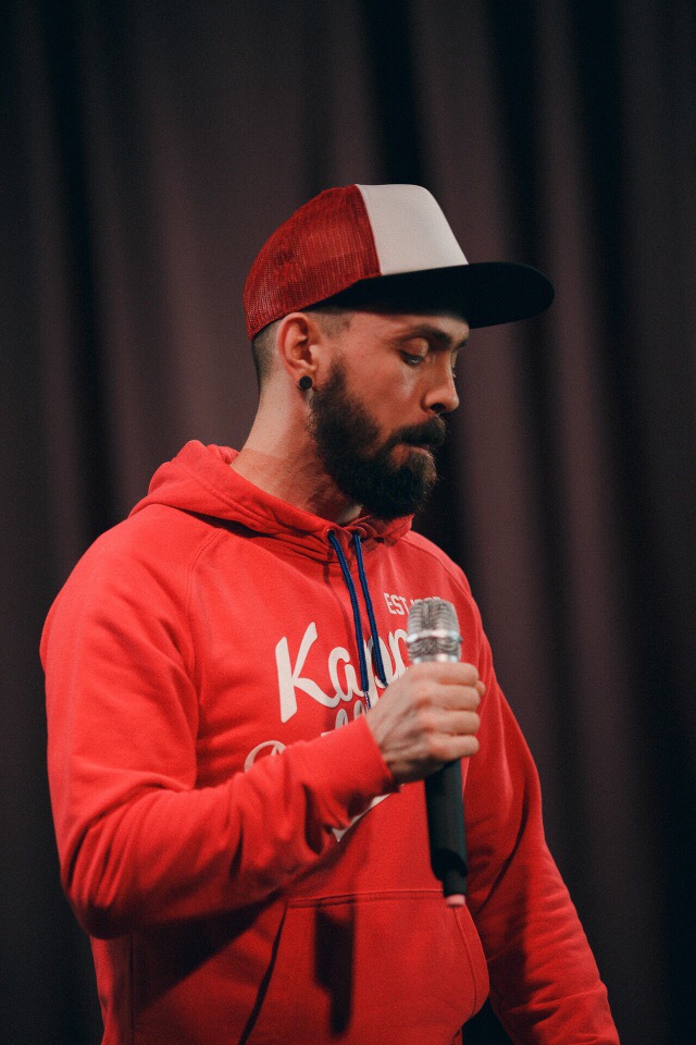 Как ухаживать за усами, рассказывают владимирские усачи