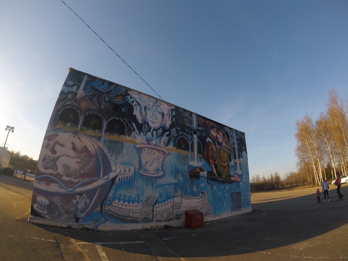 За апрель-май во Владимире появились сразу три новых граффити. Увидеть их можно у ВлГУ, на проспекте Строителей и рядом с “РусьКино”