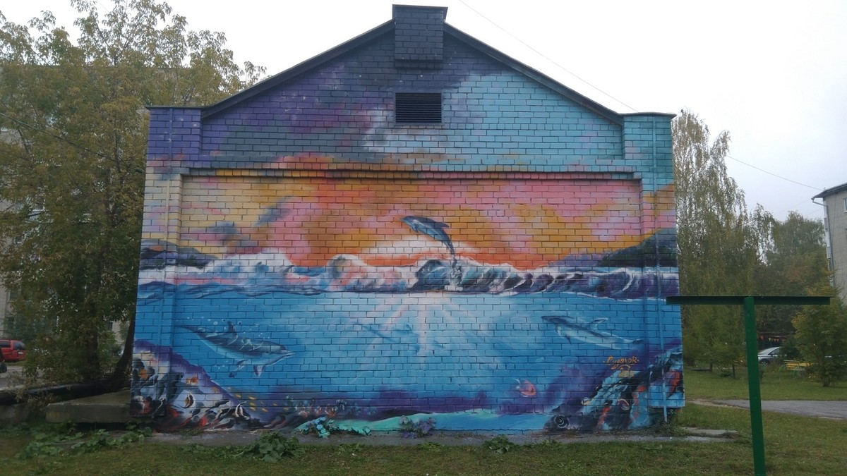 За апрель-май во Владимире появились сразу три новых граффити. Увидеть их можно у ВлГУ, на проспекте Строителей и рядом с “РусьКино”