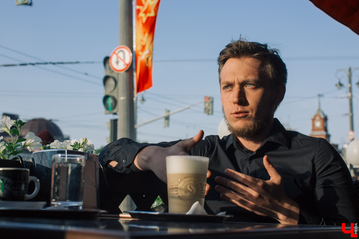 Серия интервью с командой «Новый день» продолжается. На этот раз говорим с руководителем отдела производства Сергеем Гусаровым. О чем? О сути его профессии, тонкостях работы с заказчиками и многом другом