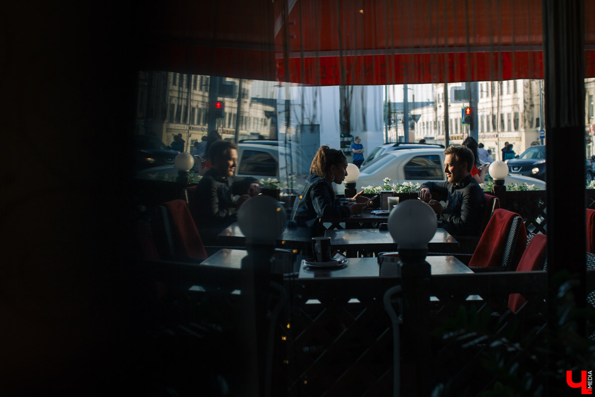 Серия интервью с командой «Новый день» продолжается. На этот раз говорим с руководителем отдела производства Сергеем Гусаровым. О чем? О сути его профессии, тонкостях работы с заказчиками и многом другом