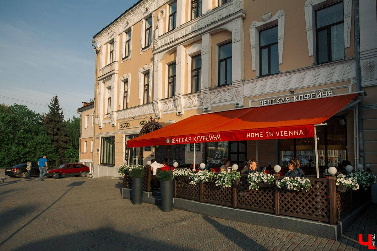 Серия интервью с командой «Новый день» продолжается. На этот раз говорим с руководителем отдела производства Сергеем Гусаровым. О чем? О сути его профессии, тонкостях работы с заказчиками и многом другом