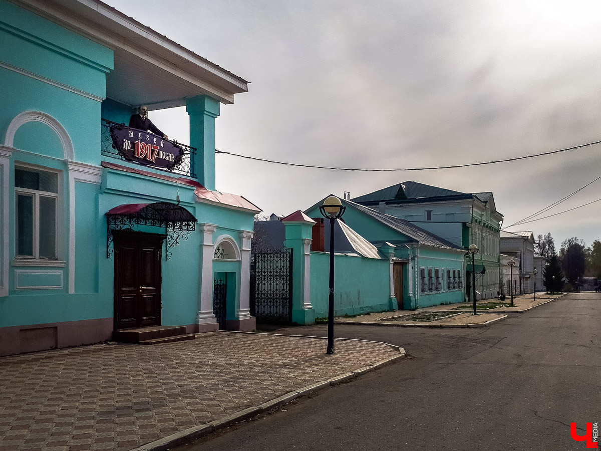 Обширная программа для тура выходного дня или небольшого отпуска. Мы осмотрели Чебоксары, Набережные Челны, Елабугу и Свияжск и делимся опытом