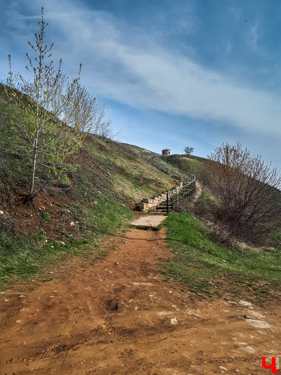 Обширная программа для тура выходного дня или небольшого отпуска. Мы осмотрели Чебоксары, Набережные Челны, Елабугу и Свияжск и делимся опытом