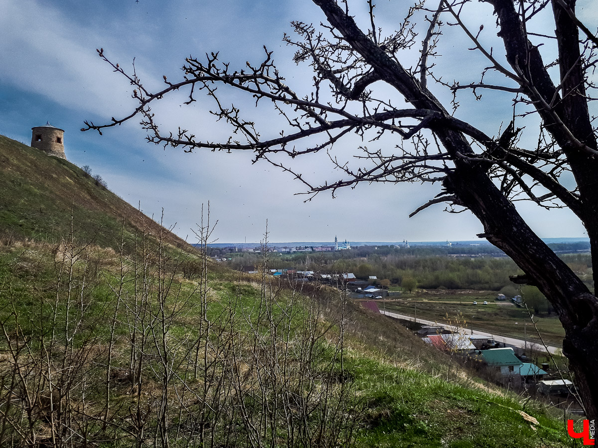 Обширная программа для тура выходного дня или небольшого отпуска. Мы осмотрели Чебоксары, Набережные Челны, Елабугу и Свияжск и делимся опытом