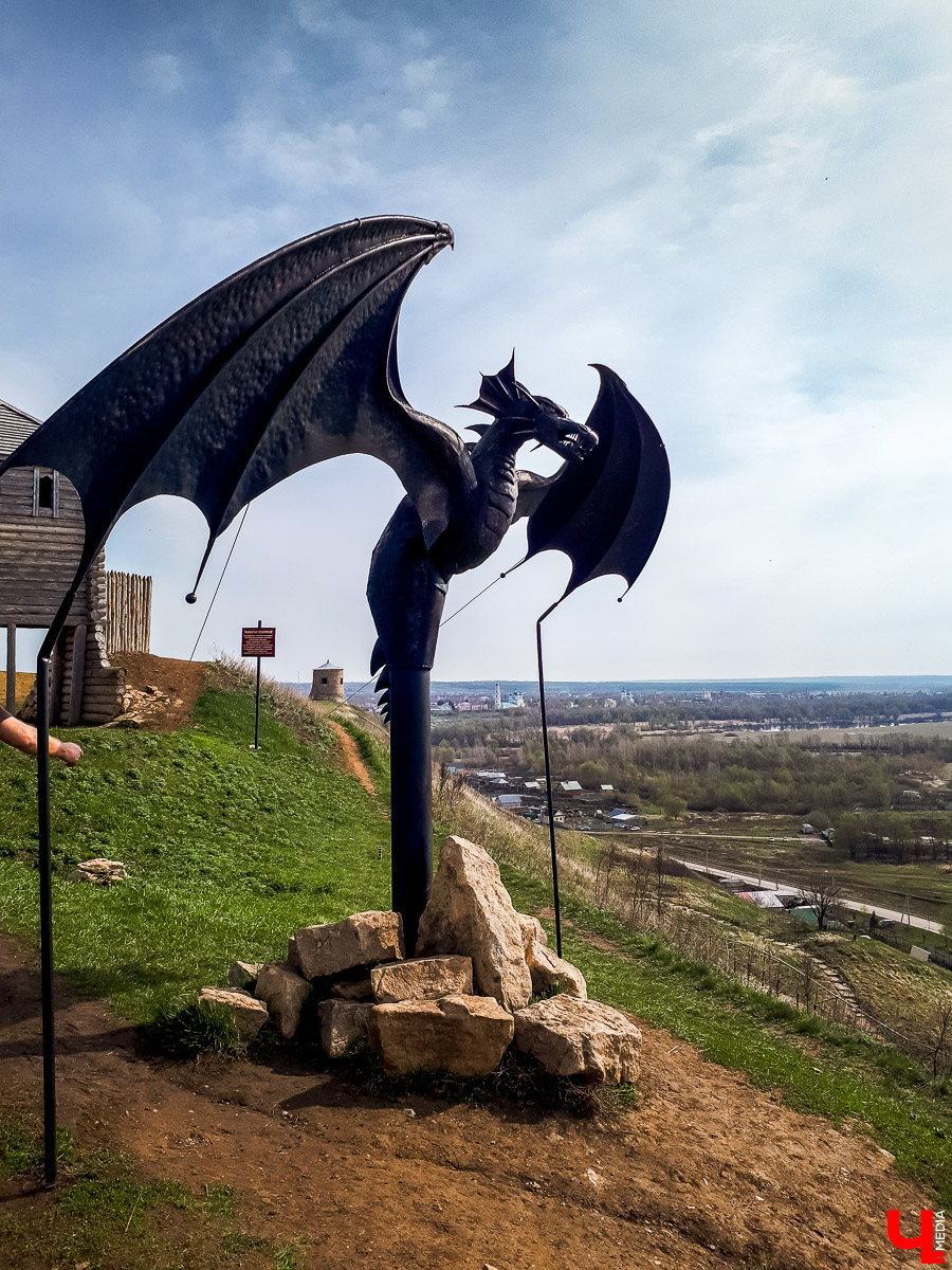 Обширная программа для тура выходного дня или небольшого отпуска. Мы осмотрели Чебоксары, Набережные Челны, Елабугу и Свияжск и делимся опытом