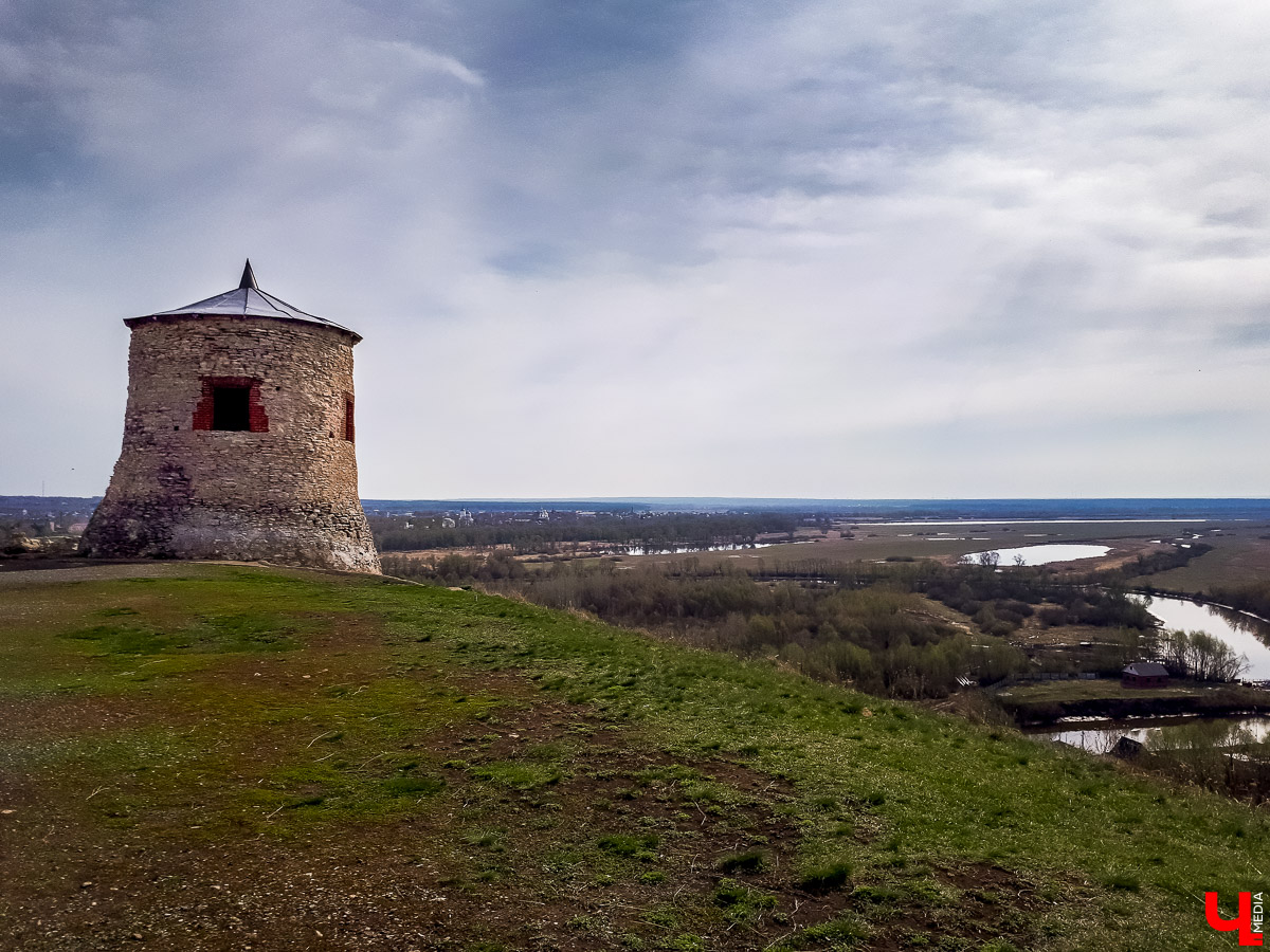 Обширная программа для тура выходного дня или небольшого отпуска. Мы осмотрели Чебоксары, Набережные Челны, Елабугу и Свияжск и делимся опытом