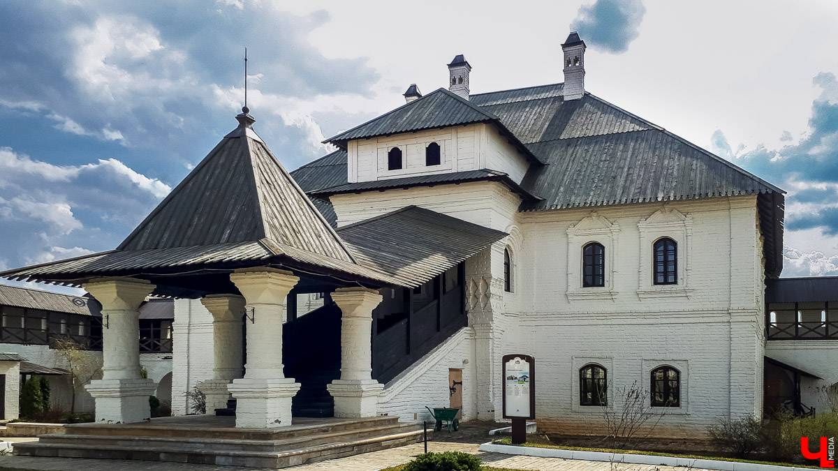 Обширная программа для тура выходного дня или небольшого отпуска. Мы осмотрели Чебоксары, Набережные Челны, Елабугу и Свияжск и делимся опытом