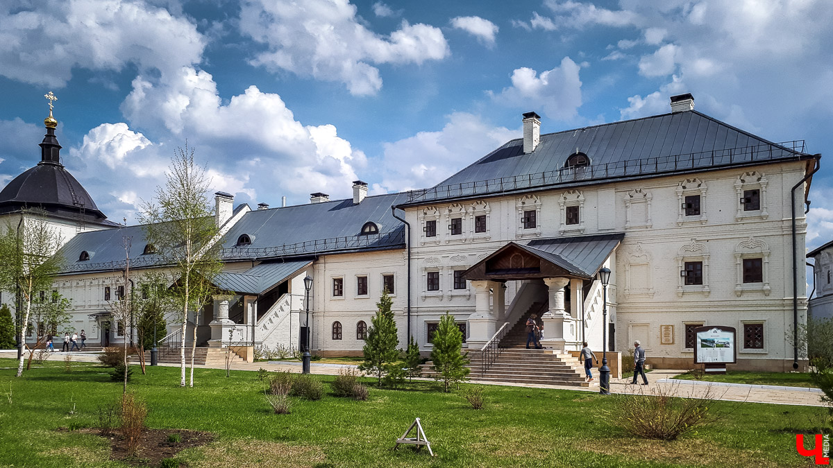 Обширная программа для тура выходного дня или небольшого отпуска. Мы осмотрели Чебоксары, Набережные Челны, Елабугу и Свияжск и делимся опытом