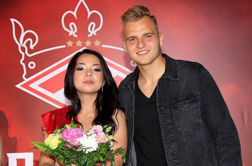 Владимирская красотка Анна Каширина стала финалисткой конкурса “Мисс Спартак” и снялась для календаря московского “Спартака”. Девушка заняла 4-е место и получила титул “Мисс Грация”