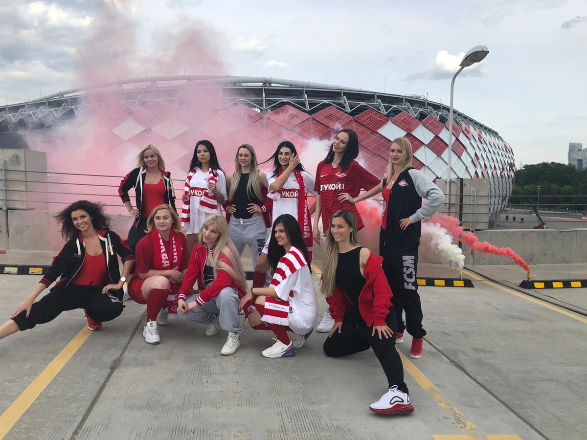 Владимирская красотка Анна Каширина стала финалисткой конкурса “Мисс Спартак” и снялась для календаря московского “Спартака”. Девушка заняла 4-е место и получила титул “Мисс Грация”