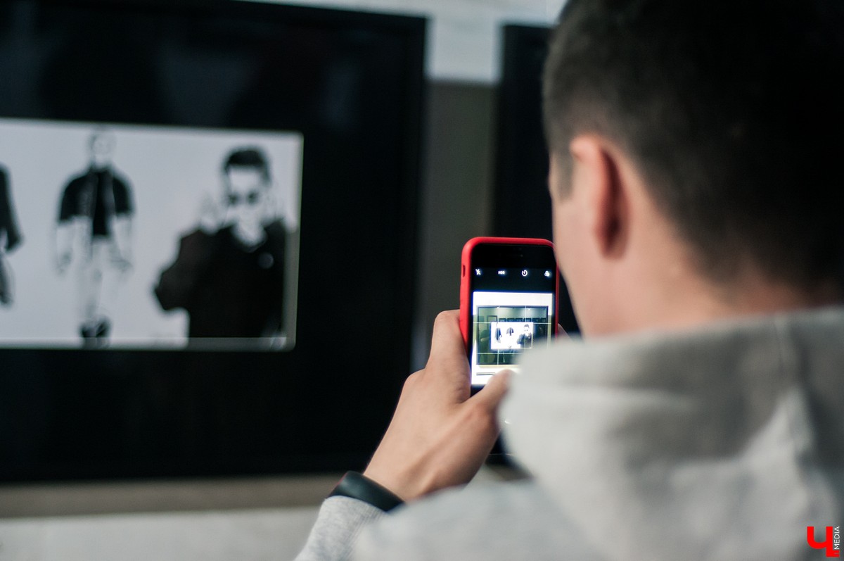 Иллюстратор Софья Мироедова открыла во Владимире выставку фэшн-скетчей. Ее вдохновили работы Рене Грюо, Дэвида Даунтона и Стины Персон.