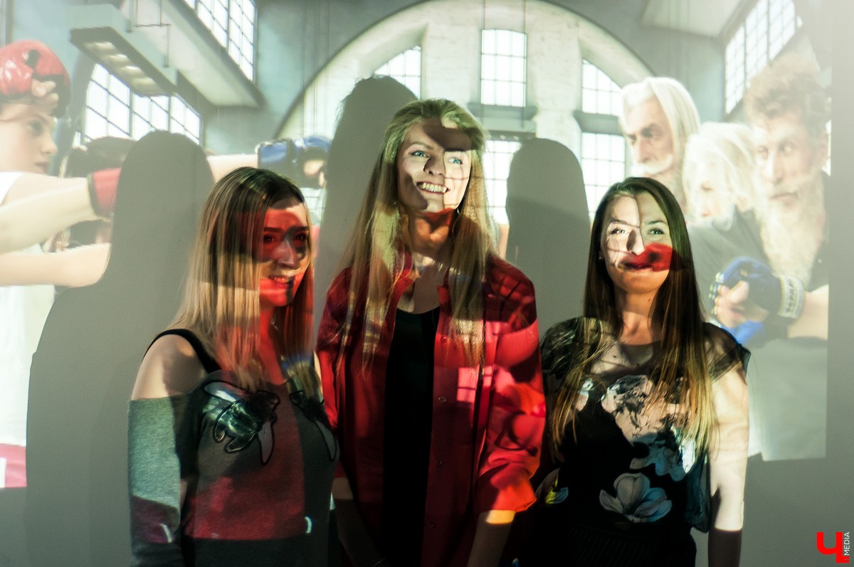 Иллюстратор Софья Мироедова открыла во Владимире выставку фэшн-скетчей. Ее вдохновили работы Рене Грюо, Дэвида Даунтона и Стины Персон.