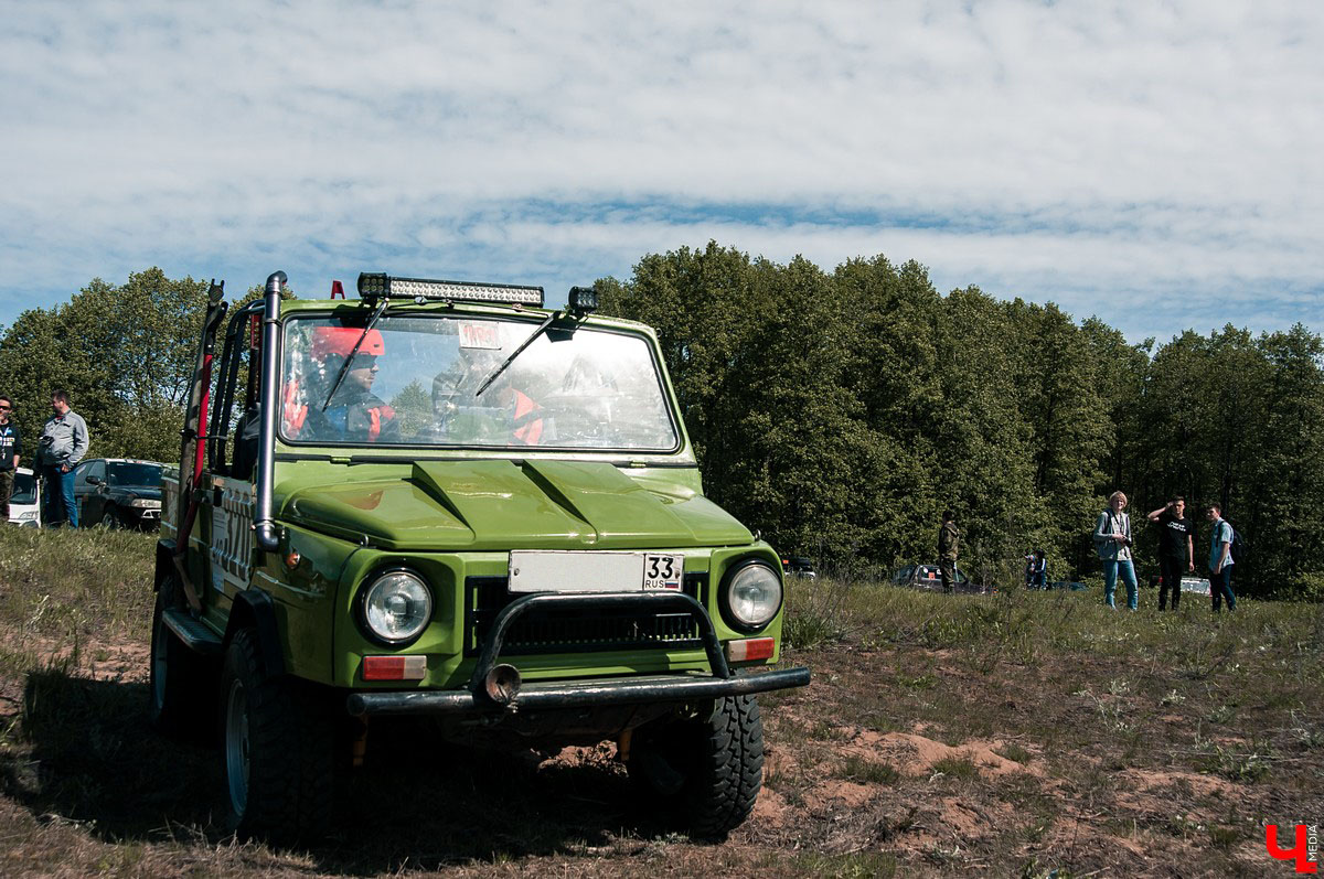 24-26 мая в эко-отеле “Велес” прошел первый этап кубка “Велес-трофи”. Участниками стали спортсмены со всей области, к заезду допускались автомобили и квадроциклы.