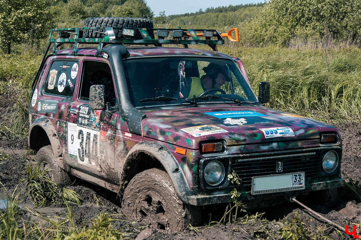 24-26 мая в эко-отеле “Велес” прошел первый этап кубка “Велес-трофи”. Участниками стали спортсмены со всей области, к заезду допускались автомобили и квадроциклы.