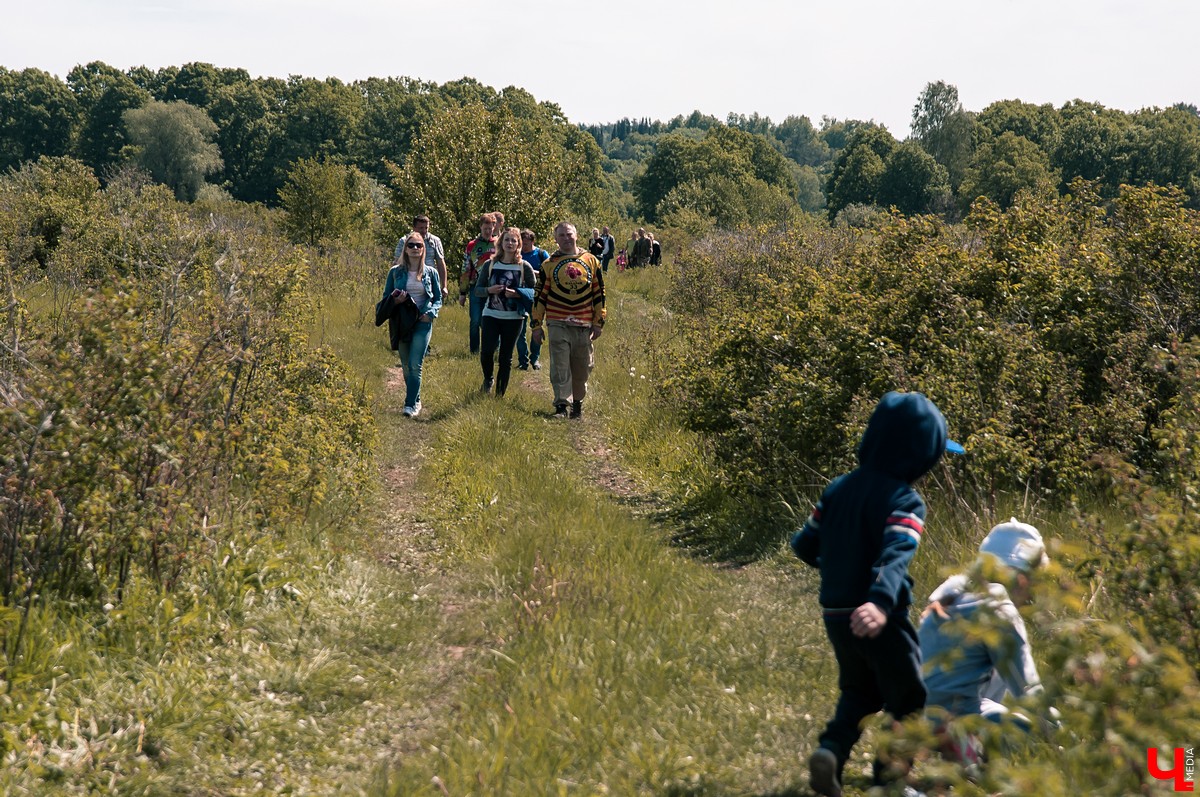 24-26 мая в эко-отеле “Велес” прошел первый этап кубка “Велес-трофи”. Участниками стали спортсмены со всей области, к заезду допускались автомобили и квадроциклы.