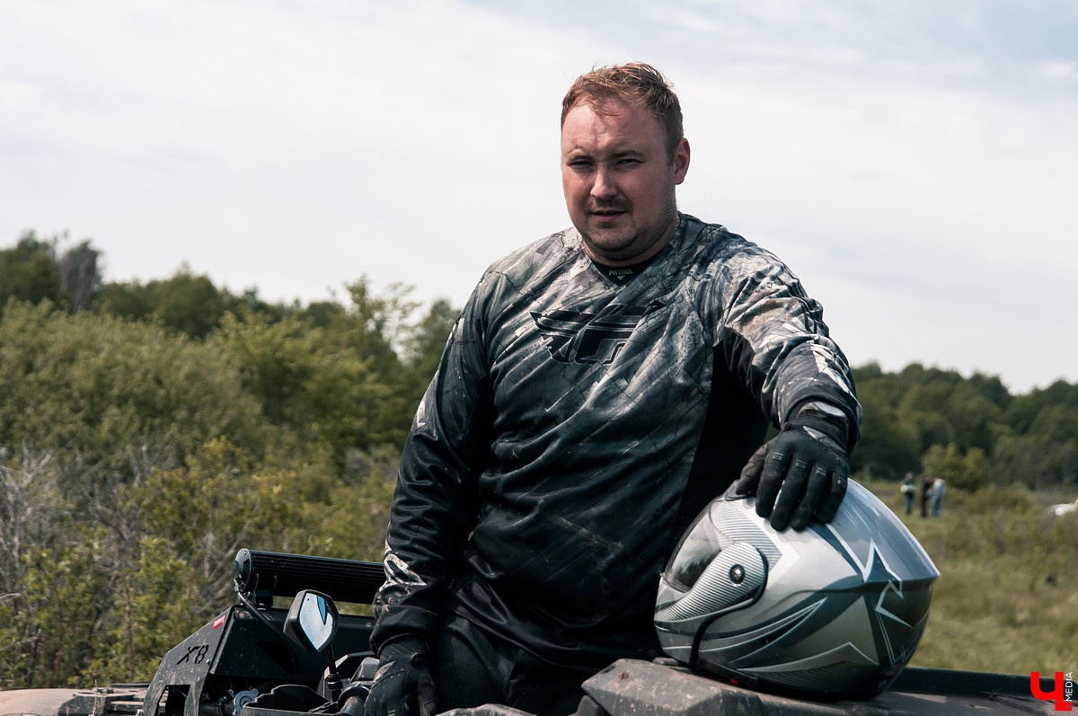 24-26 мая в эко-отеле “Велес” прошел первый этап кубка “Велес-трофи”. Участниками стали спортсмены со всей области, к заезду допускались автомобили и квадроциклы.