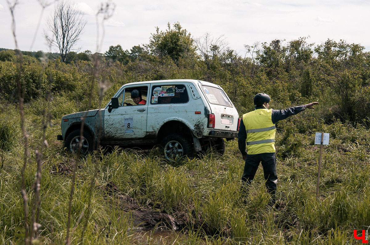 24-26 мая в эко-отеле “Велес” прошел первый этап кубка “Велес-трофи”. Участниками стали спортсмены со всей области, к заезду допускались автомобили и квадроциклы.