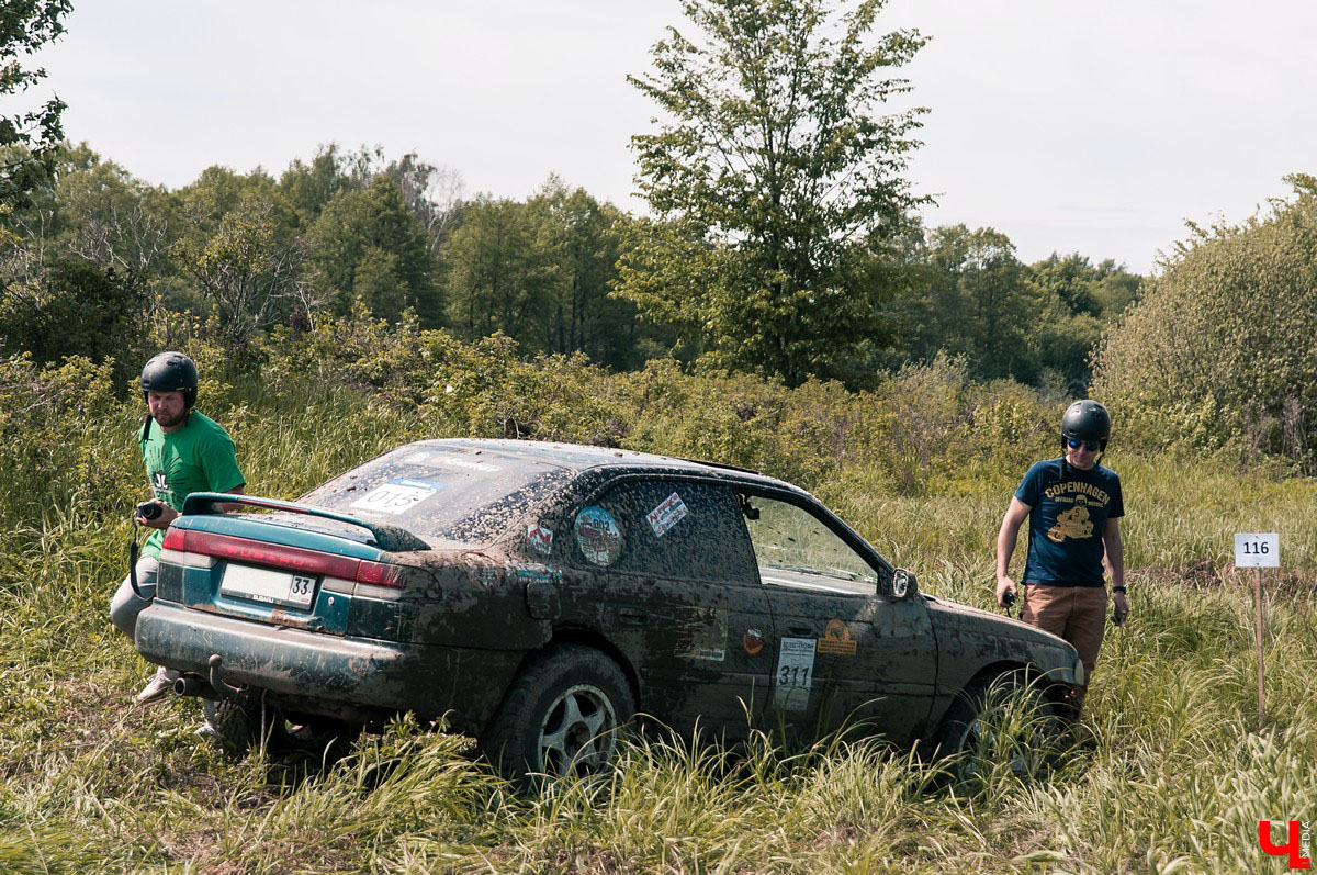 24-26 мая в эко-отеле “Велес” прошел первый этап кубка “Велес-трофи”. Участниками стали спортсмены со всей области, к заезду допускались автомобили и квадроциклы.