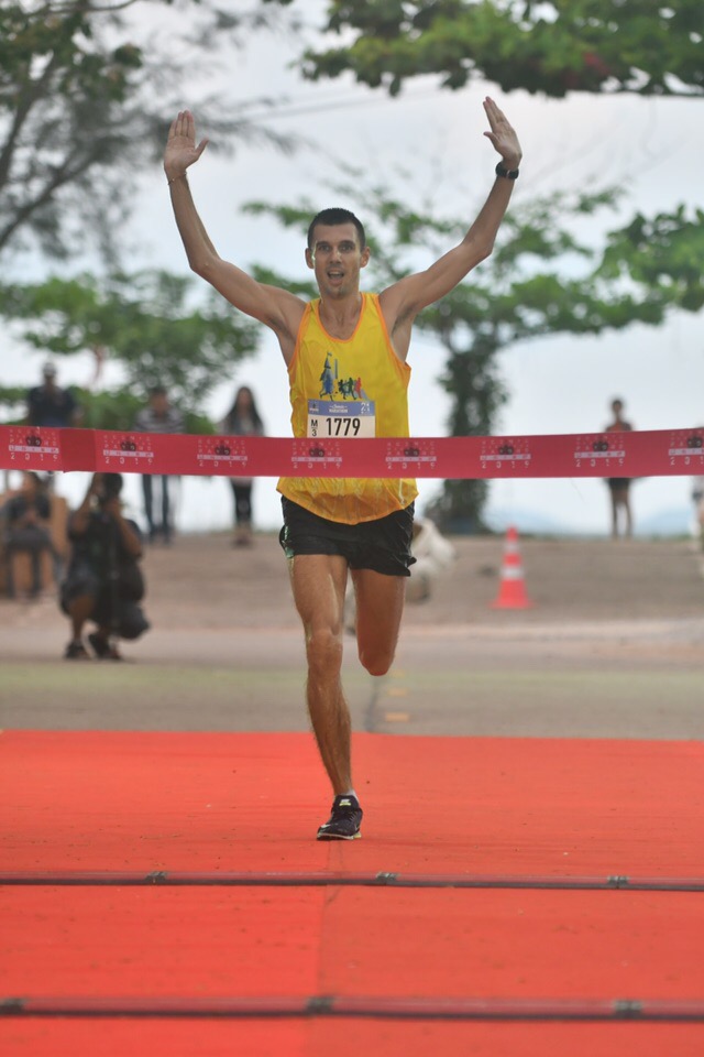 Владимирец Владислав Демьянов победил в гонке за Кубок принцессы Таиланда Сириндхорн, прошедшей в Бангкоке ночью 25 мая. Ему удалось обогнать 3 000 участников и стать первым в благотворительном забеге на дистанцию в 12 километров