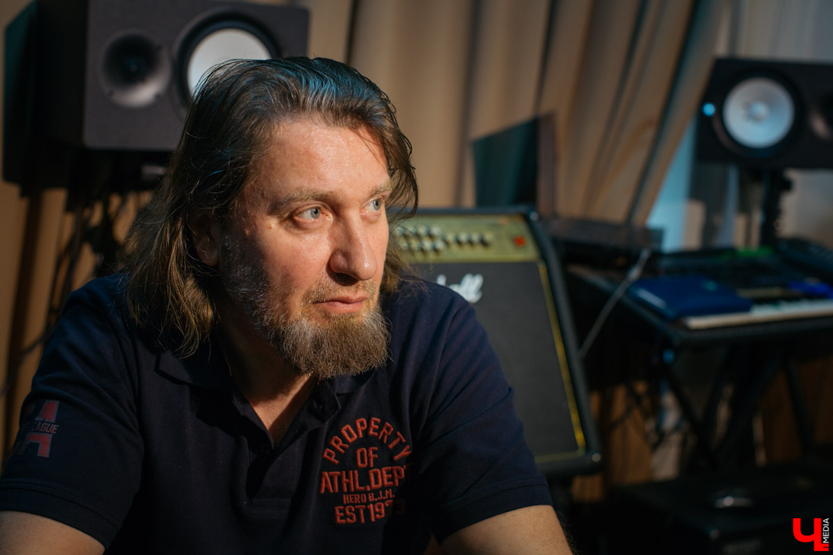 30 мая каталог «Рекорд Оркестра» пополнился новым альбомом - «Клуб путешественников». Работу выпустил авторитетный российский лейбл звукозаписи Navigator Records. Первым синглом, уже наделавшим шума среди поклонников группы, стала песня «Без трусов».