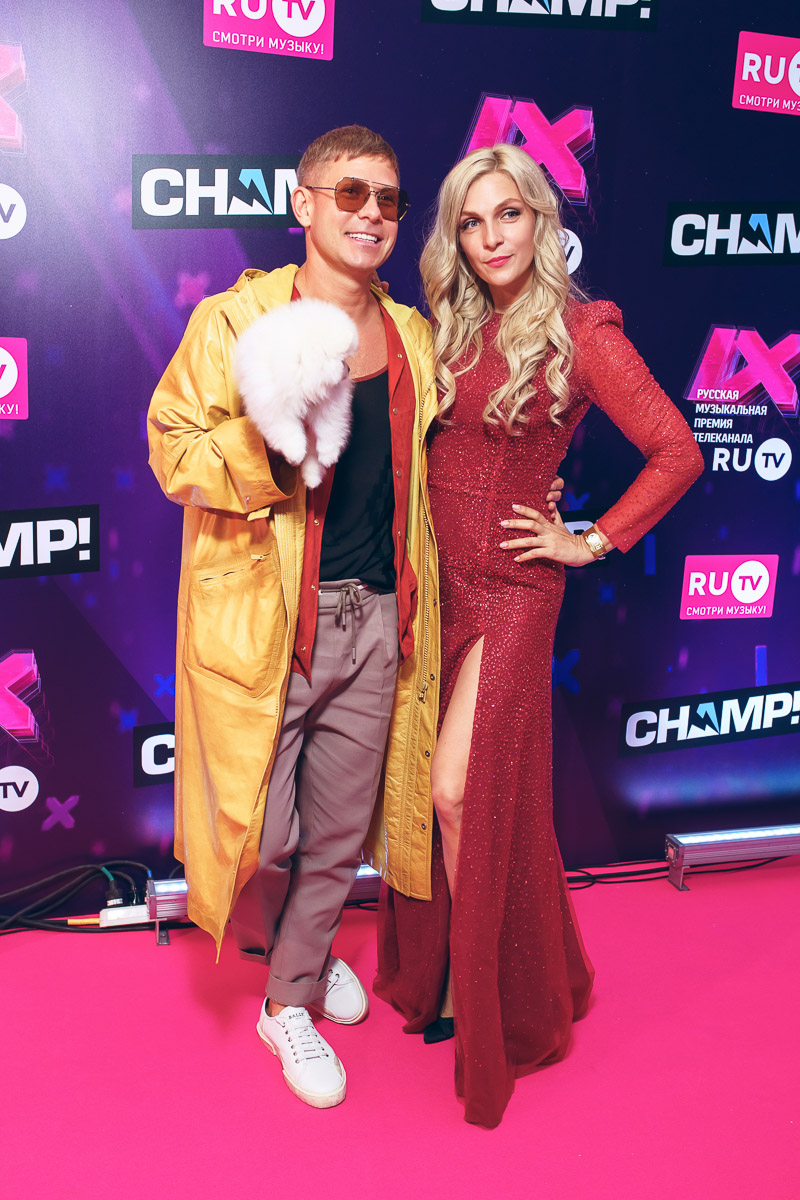 Владимирский охотник за звездами Сергей Сажин побывал на 9-й Премии телеканала RU.TV, которая прошла в Crocus City Hall. На ковровой дорожке наш земляк выловил немало звезд: Филиппа Киркорова, Сергея Лазарева, Митю Фомина и других.