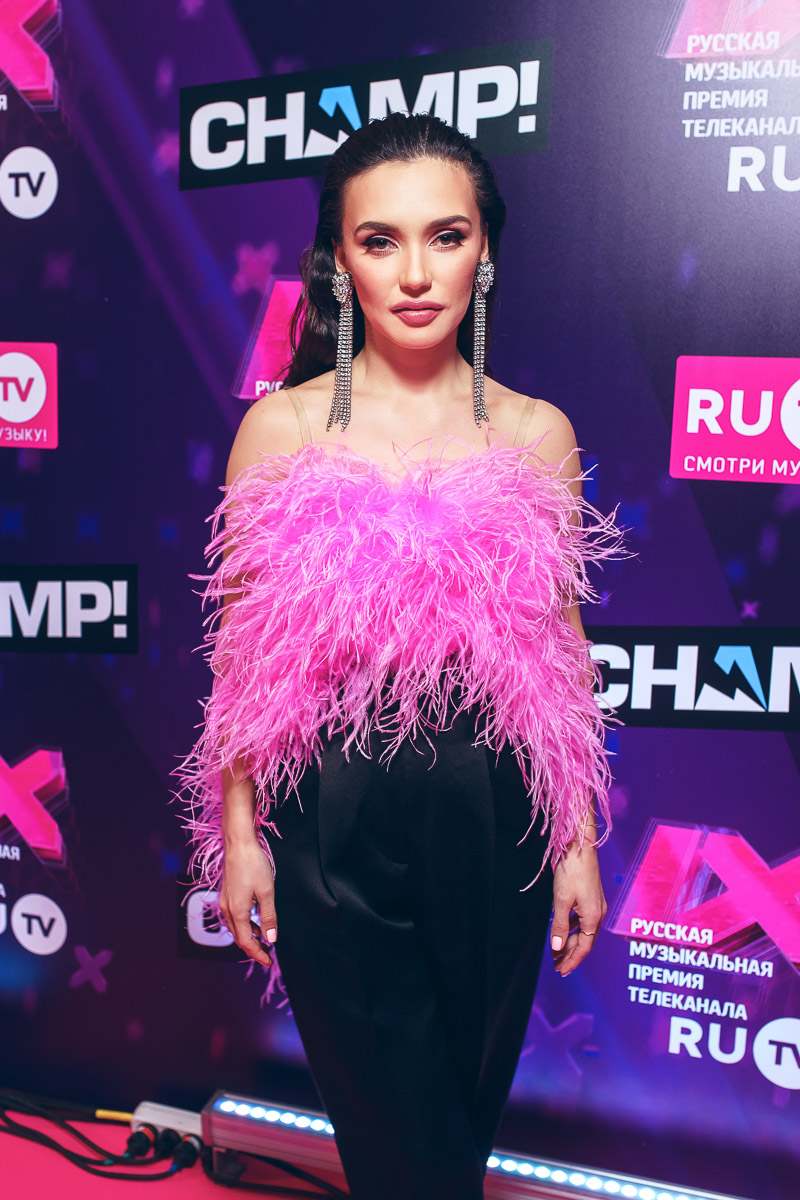 Владимирский охотник за звездами Сергей Сажин побывал на 9-й Премии телеканала RU.TV, которая прошла в Crocus City Hall. На ковровой дорожке наш земляк выловил немало звезд: Филиппа Киркорова, Сергея Лазарева, Митю Фомина и других.