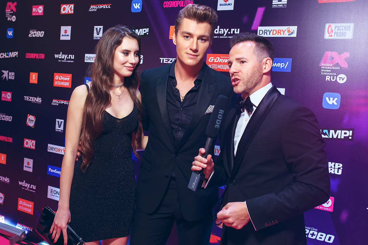 Владимирский охотник за звездами Сергей Сажин побывал на 9-й Премии телеканала RU.TV, которая прошла в Crocus City Hall. На ковровой дорожке наш земляк выловил немало звезд: Филиппа Киркорова, Сергея Лазарева, Митю Фомина и других.