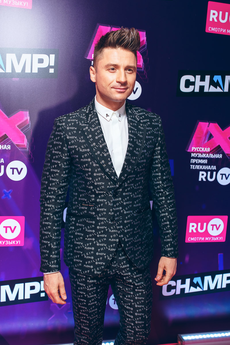 Владимирский охотник за звездами Сергей Сажин побывал на 9-й Премии телеканала RU.TV, которая прошла в Crocus City Hall. На ковровой дорожке наш земляк выловил немало звезд: Филиппа Киркорова, Сергея Лазарева, Митю Фомина и других.